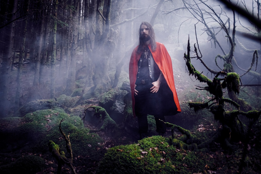 HJELVIK comparte el video oficial de ‘North Tsar’