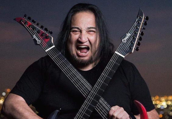 [Dino Cazares] supo por las redes sociales que [Burton C. Bell] dejaba a [Fear Factory]