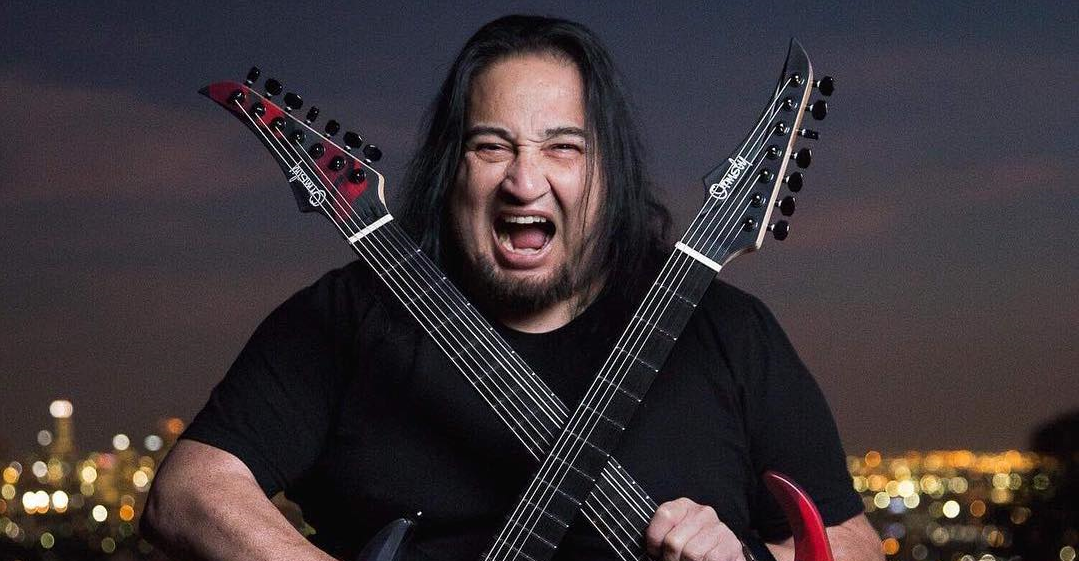 [Dino Cazares] supo por las redes sociales que [Burton C. Bell] dejaba a [Fear Factory]