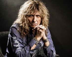 [DAVID COVERDALE] de [WHITESNAKE] nos cuenta sobre su cirugía “Estoy sanando bien”