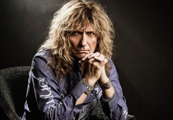 [DAVID COVERDALE] de [WHITESNAKE] nos cuenta sobre su cirugía “Estoy sanando bien”