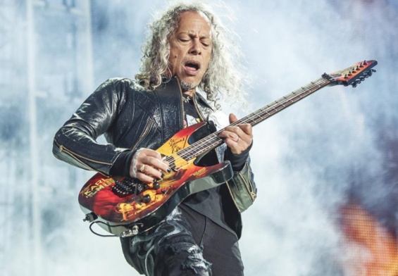 [Kirk Hammett] colabora [Edwin Outwater] en temas instrumentales de terror