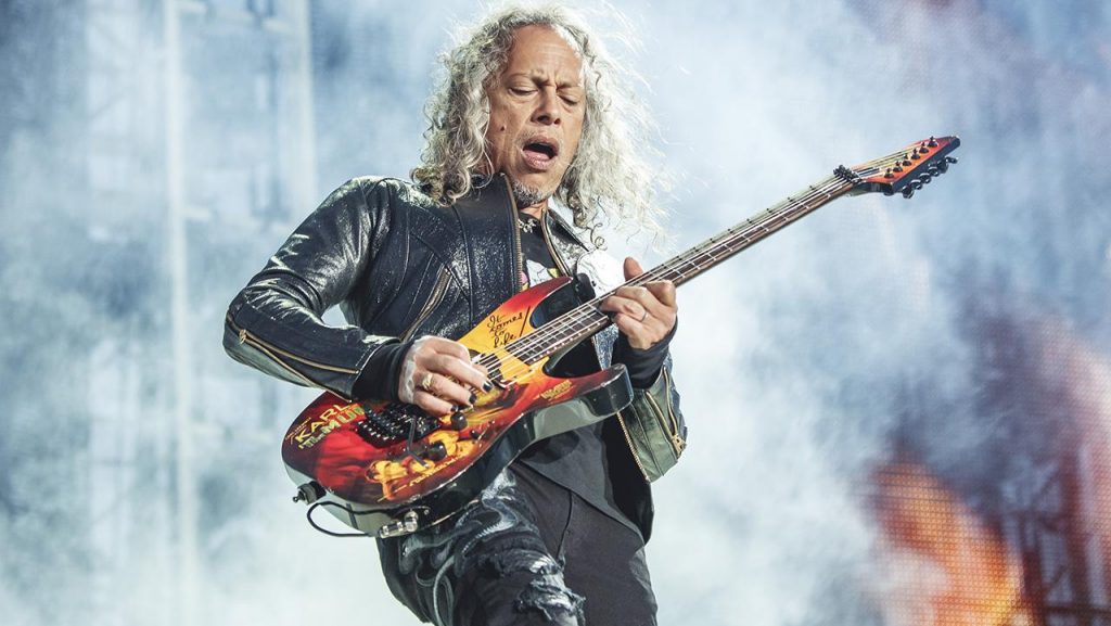 [Kirk Hammett] colabora [Edwin Outwater] en temas instrumentales de terror