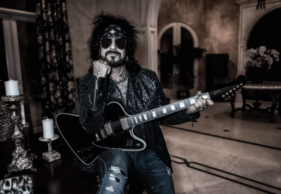 [Nikki Sixx]: “No hay en mi nada parecido a un Rockstar”