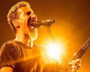 [Serj Tankian]: ‘Esto no es solo un guerra, no podemos permitirnos perder’