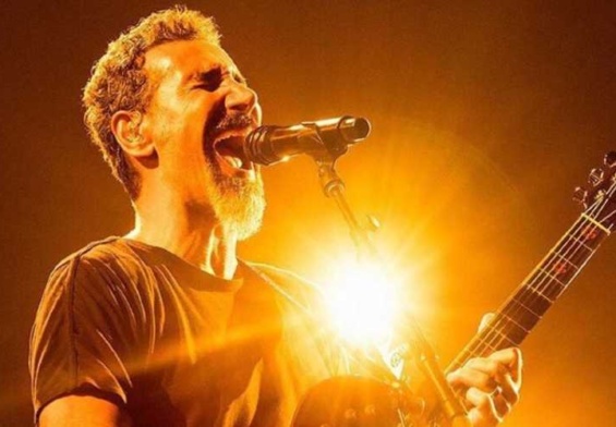 [Serj Tankian]: ‘Esto no es solo un guerra, no podemos permitirnos perder’