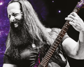 [John Petrucci] lanza productos para la barba y lanzará una guitarra 8 cuerdas.