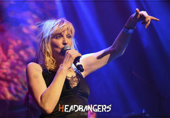 [COURTNEY LOVE] ahora desde Londres revitalisándose