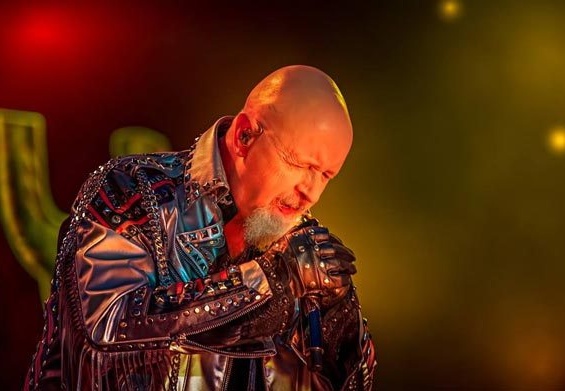 [ROB HALFORD] sobre su homosexualidad: ‘Todavía me siguen acosando en Internet’