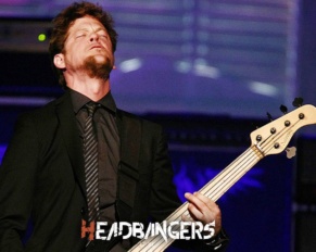 [Jason Newsted] interpreta grandes covers en su canal de youtube