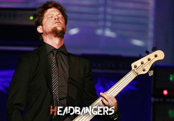 [Jason Newsted] interpreta grandes covers en su canal de youtube