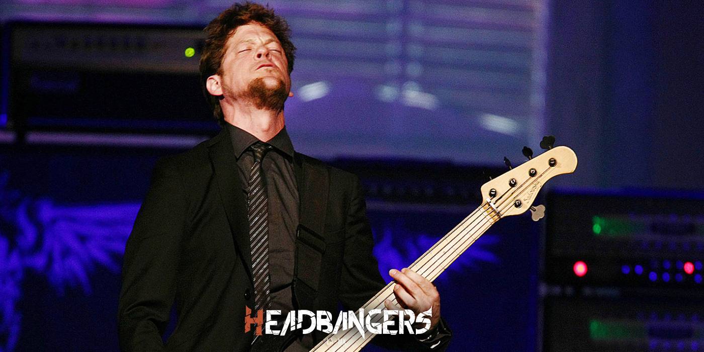 [Jason Newsted] interpreta grandes covers en su canal de youtube