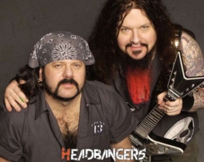 Cerca protectora alrededor de las tumbas de [Dimebag Darrell] y [Vinnie Paul].