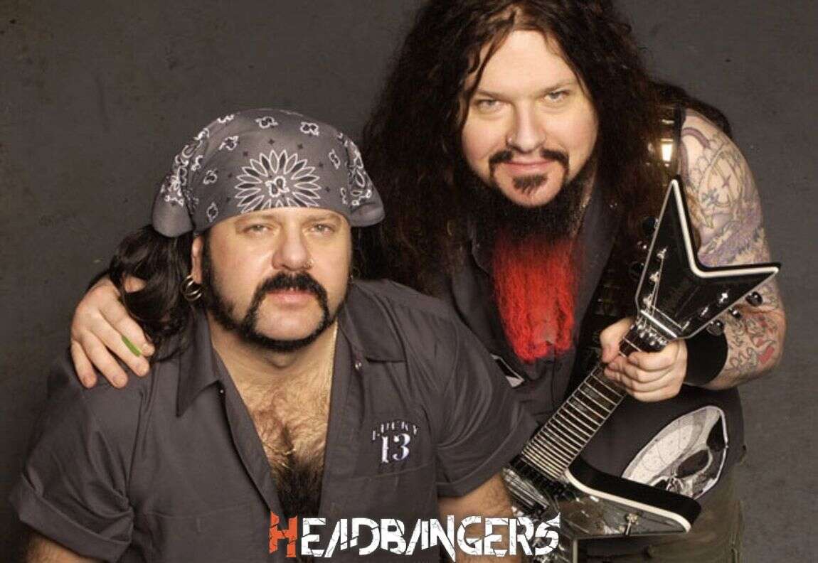 Cerca protectora alrededor de las tumbas de [Dimebag Darrell] y [Vinnie Paul].