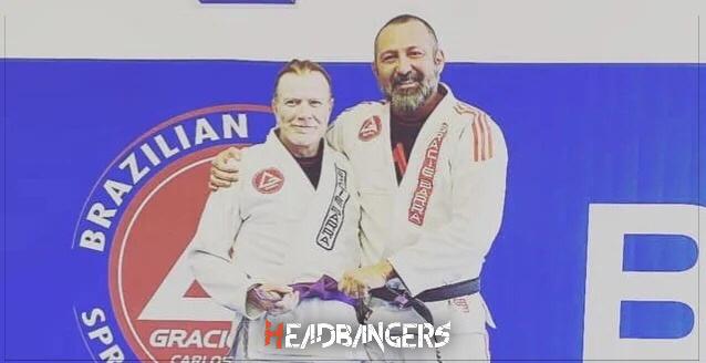 ¡[Dave Mustaine] obtiene el cinturón morado de Jiu-Jitsu a los 59 años!