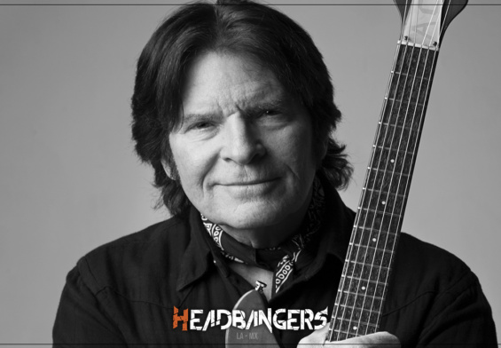 [John Fogerty] ex [Creedence Clearwater Revival] canta el final de la era Trump