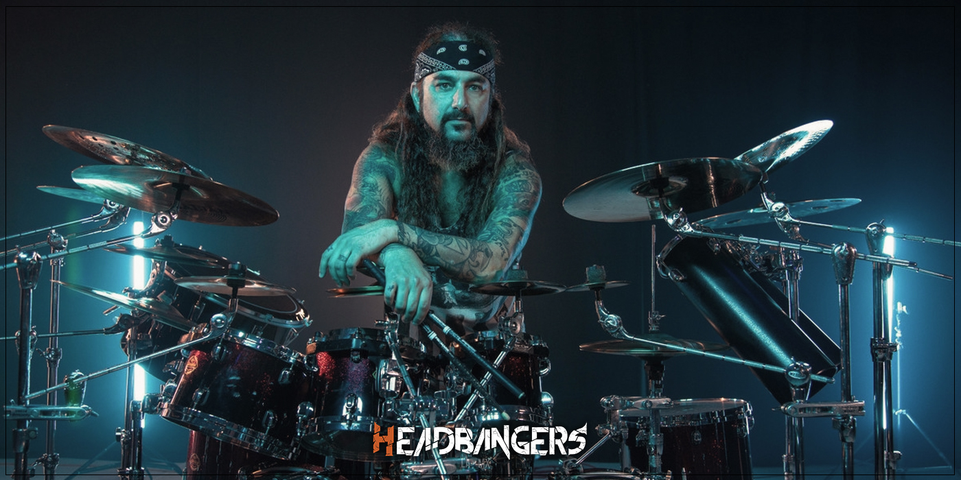 ¿Lo adivinas? – [Mike Portnoy] habla acerca de quién es el mejor baterista para él.