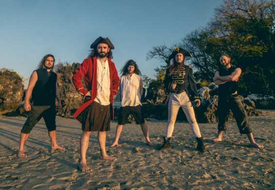 Los piratas del metal [Alestorm] reviven ‘Live In Tilburg’ junto a Napalm Records.