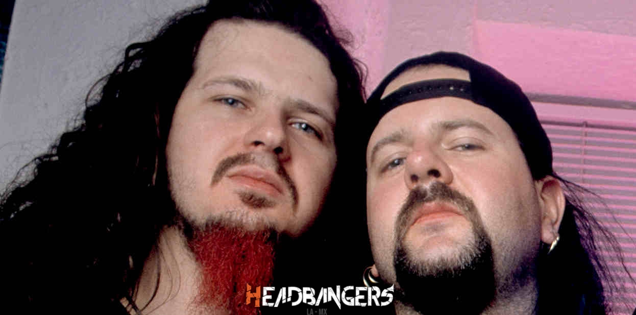 ¡Como los extrañamos! Nuevas fotos de las tumbas de [Dimebag] y [Vinnie Paul]