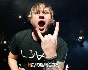 [Tom DeLonge] vende parte del equipo utilizado en [Blink-182] & [AVA].