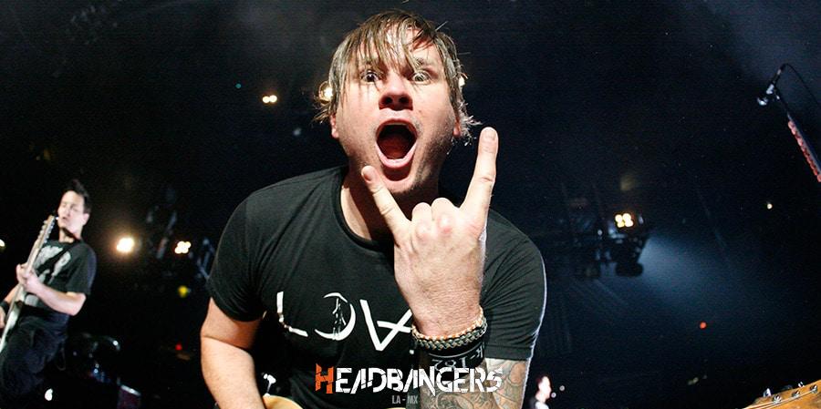 [Tom DeLonge] vende parte del equipo utilizado en [Blink-182] & [AVA].