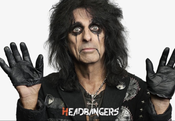 [Alice Cooper] apoya y se pone del lado de [Marilyn Manson]