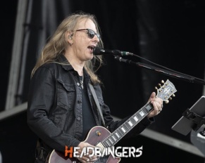 [Jerry Cantrell] guitarrista de [Alice In Chains] completa el trabajo de su nuevo álbum como solista