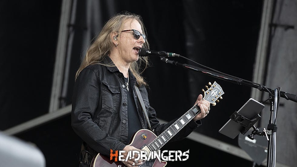 [Jerry Cantrell] guitarrista de [Alice In Chains] completa el trabajo de su nuevo álbum como solista