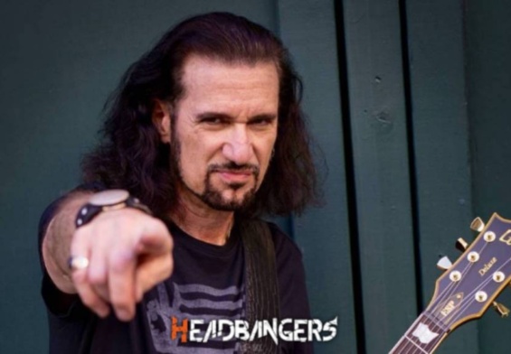 [Bruce Kulick]: ‘Tienes que perseverar y seguir trabajando duro’