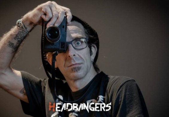 Si ayudas a [Randy Blythe], recibirás una sorpresa