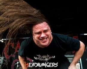 [George ‘CorpseGrinder’ Fisher]: ‘En Internet tienen una fijación con mi cuello’