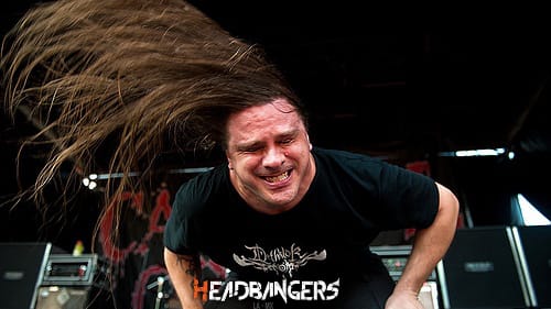 [George ‘CorpseGrinder’ Fisher]: ‘En Internet tienen una fijación con mi cuello’