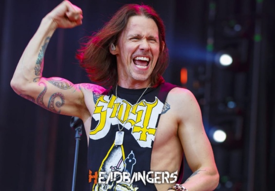 [Myles Kennedy] habla de las versiones acusticas de sus canciones