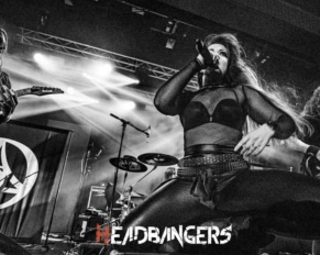 Atención: [Vicky Psarakis] de [The Agonist] prepara su nueva banda