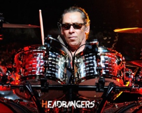 Bateria de [Alex Van Halen] entrara en subasta en pro de causa benefica