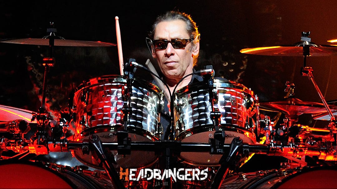 Bateria de [Alex Van Halen] entrara en subasta en pro de causa benefica