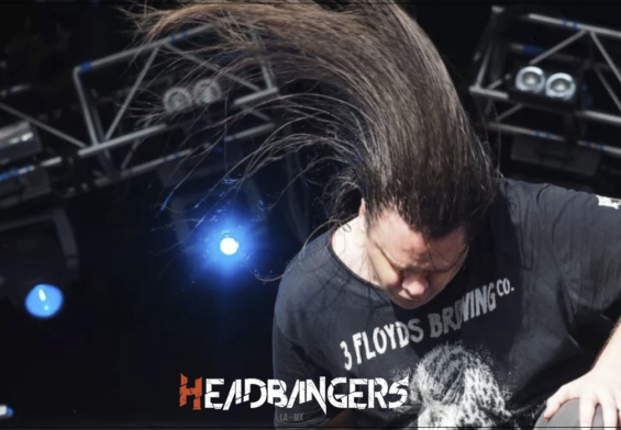 ‘Nadie es mejor headbanger que yo’ insiste frontman legendario.