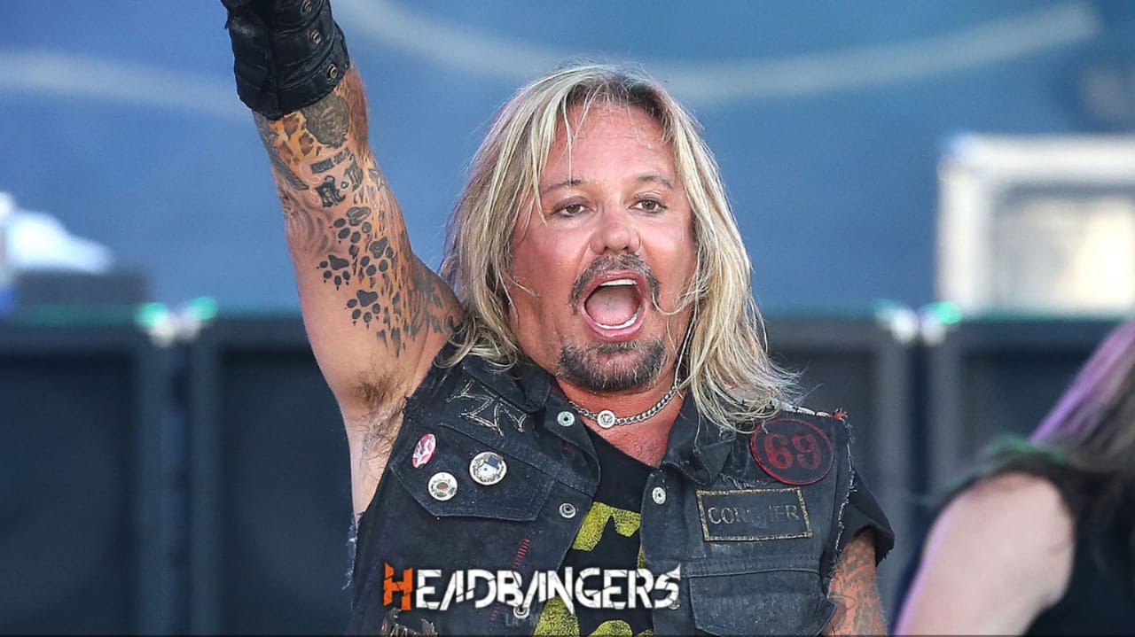 No te pierdas a [Vince Neil] interpretando los clásicos de [Mötley Crüe]