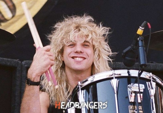 Mira algunos clásicos de [Guns N ‘Roses], interpretados por [Steven Adler].