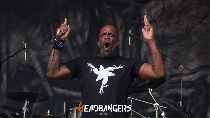 [Derrick Green] de [Sepultura] sobre lo excesos: ‘Tienes que respetar el escenario…’