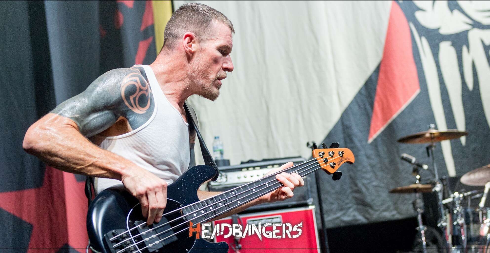 [Tim Commerford] de [Rage Against The Machine] se asocia con [Ernie Ball Music Man].