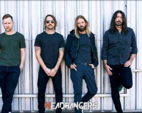 [Foo Fighters] rinde tributo musical a [Dusty Hill] de [ZZ Top]