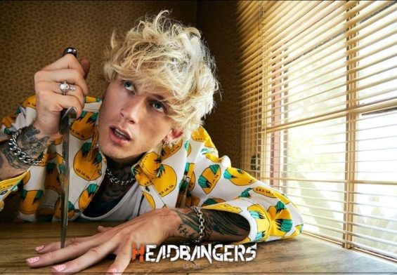 [Machine Gun Kelly] cargado de controversias