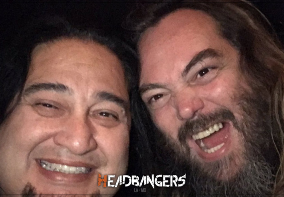 ¿Cómo se conocieron [Dino Cazares] y [Max Cavalera]?