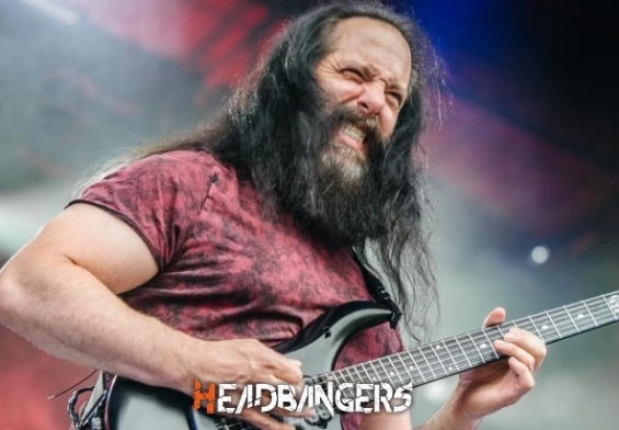 [John Petrucci] aborda la influencia de [Gilmour] en la música de [Dream Theater]