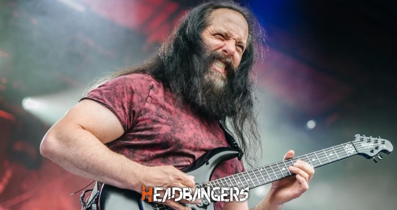 [John Petrucci] aborda la influencia de [Gilmour] en la música de [Dream Theater]