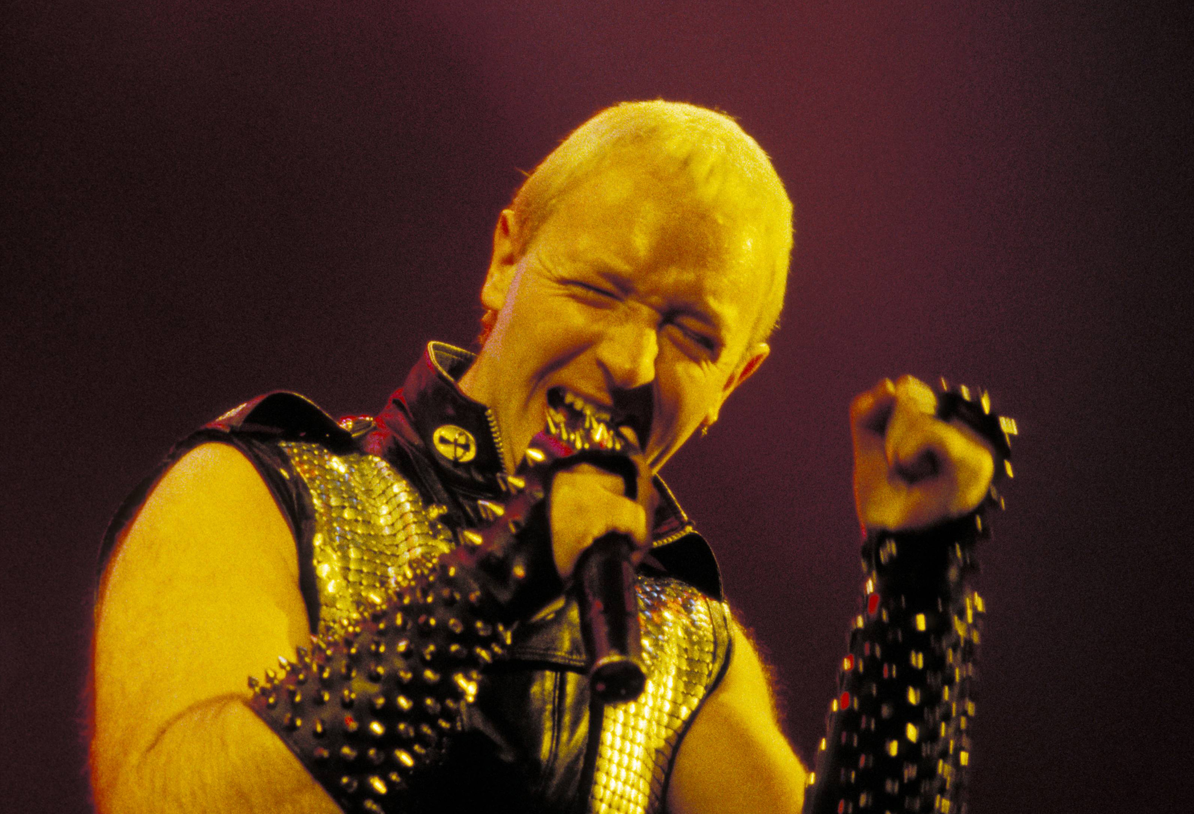 [Rob Halford] comenta sobre su libro autobiográfico ‘Confess’.