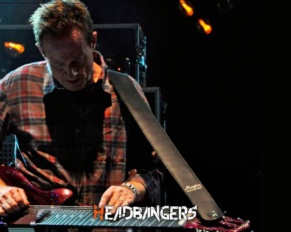 ¡Gran actuación de [John Paul Jones] en una versión distinta de [Led Zeppelin]!