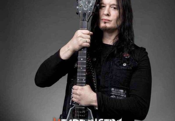 [Michael Amott] nombra sus tres canciones favoritas de los tres cantantes de [Arch Enemy].