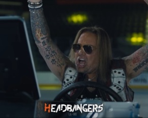 El vocalista de [Mötley Crüe], [Vince Neil], protagoniza nuevo comercial conduciendo un zamboni.